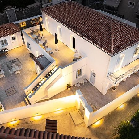 ホテル Lumiere Spetses エクステリア 写真