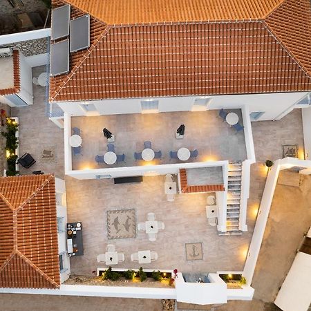 ホテル Lumiere Spetses エクステリア 写真