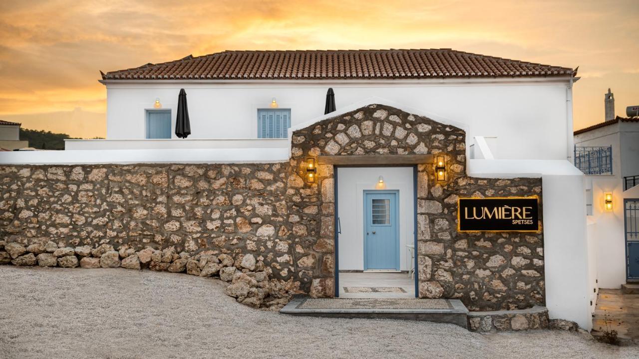 ホテル Lumiere Spetses エクステリア 写真