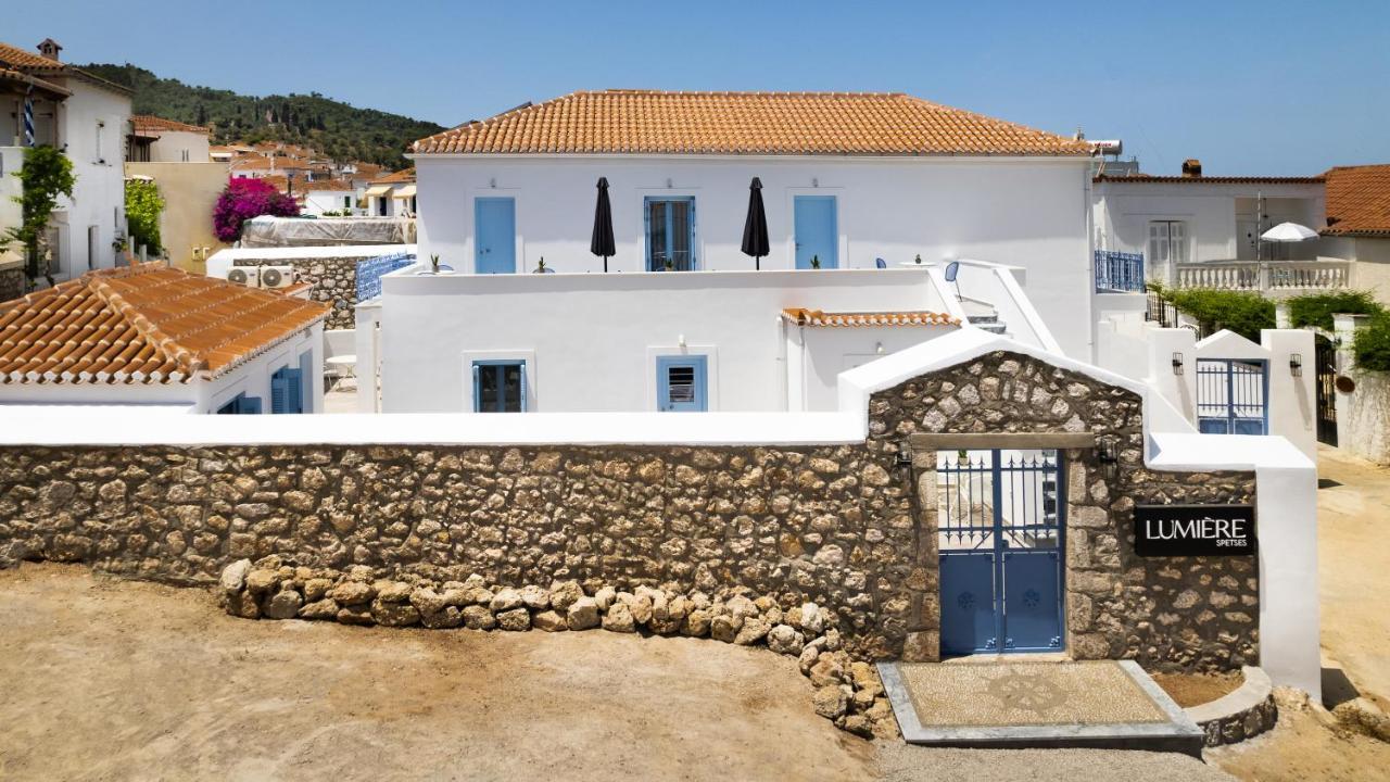 ホテル Lumiere Spetses エクステリア 写真