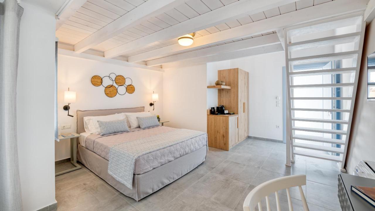 ホテル Lumiere Spetses エクステリア 写真