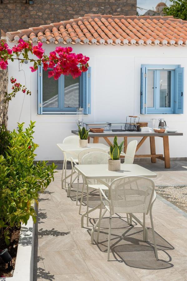 ホテル Lumiere Spetses エクステリア 写真